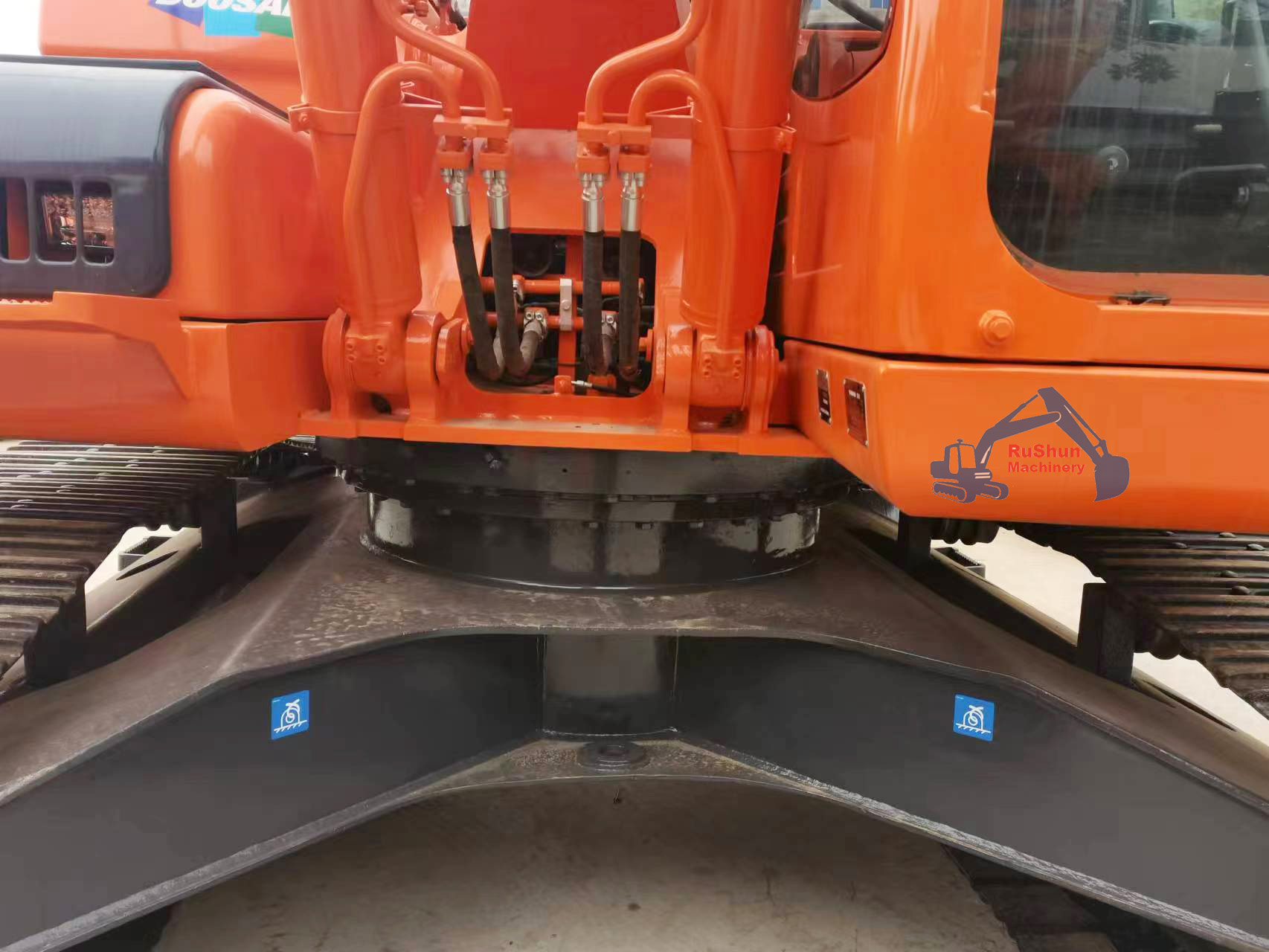 Used DOOSAN DX225LC Excavator