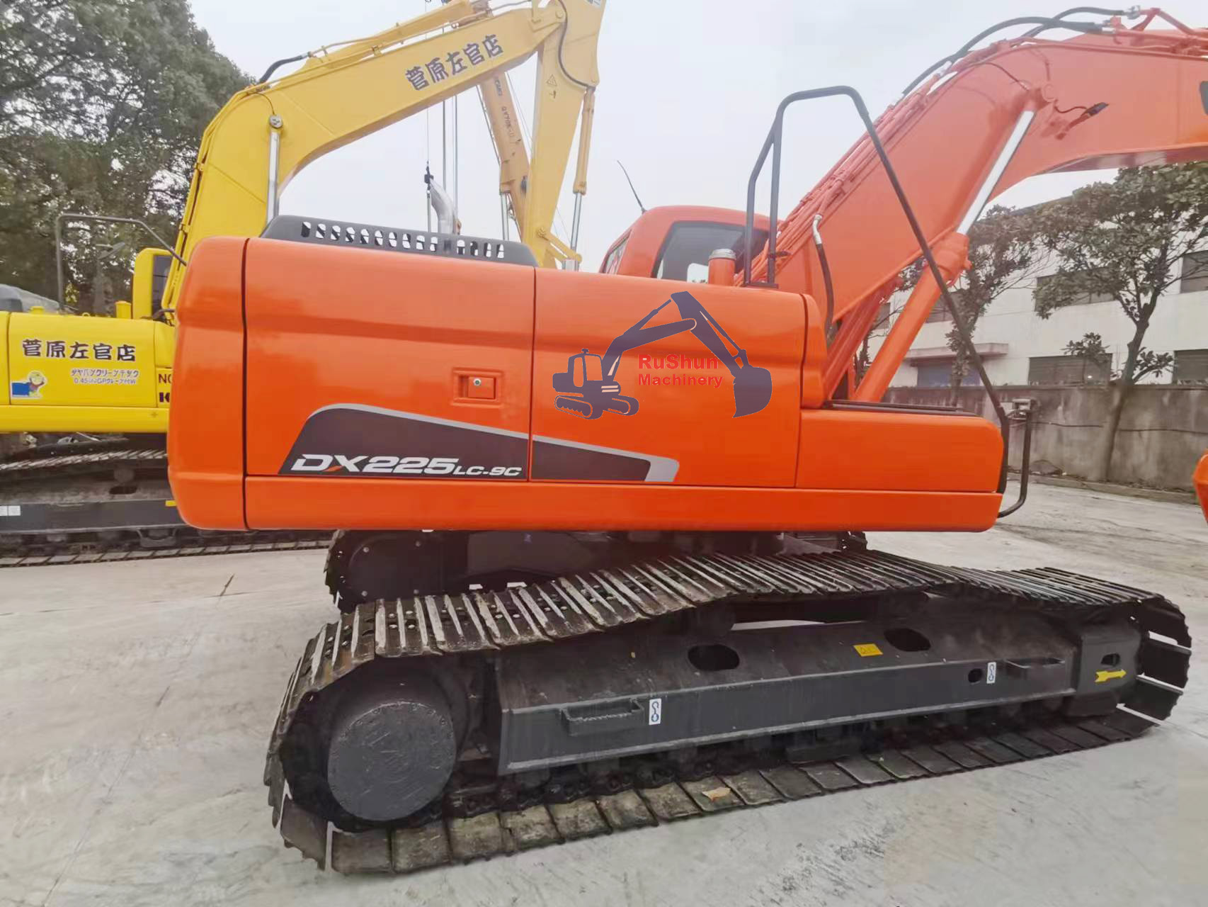 Used DOOSAN DX225LC Excavator