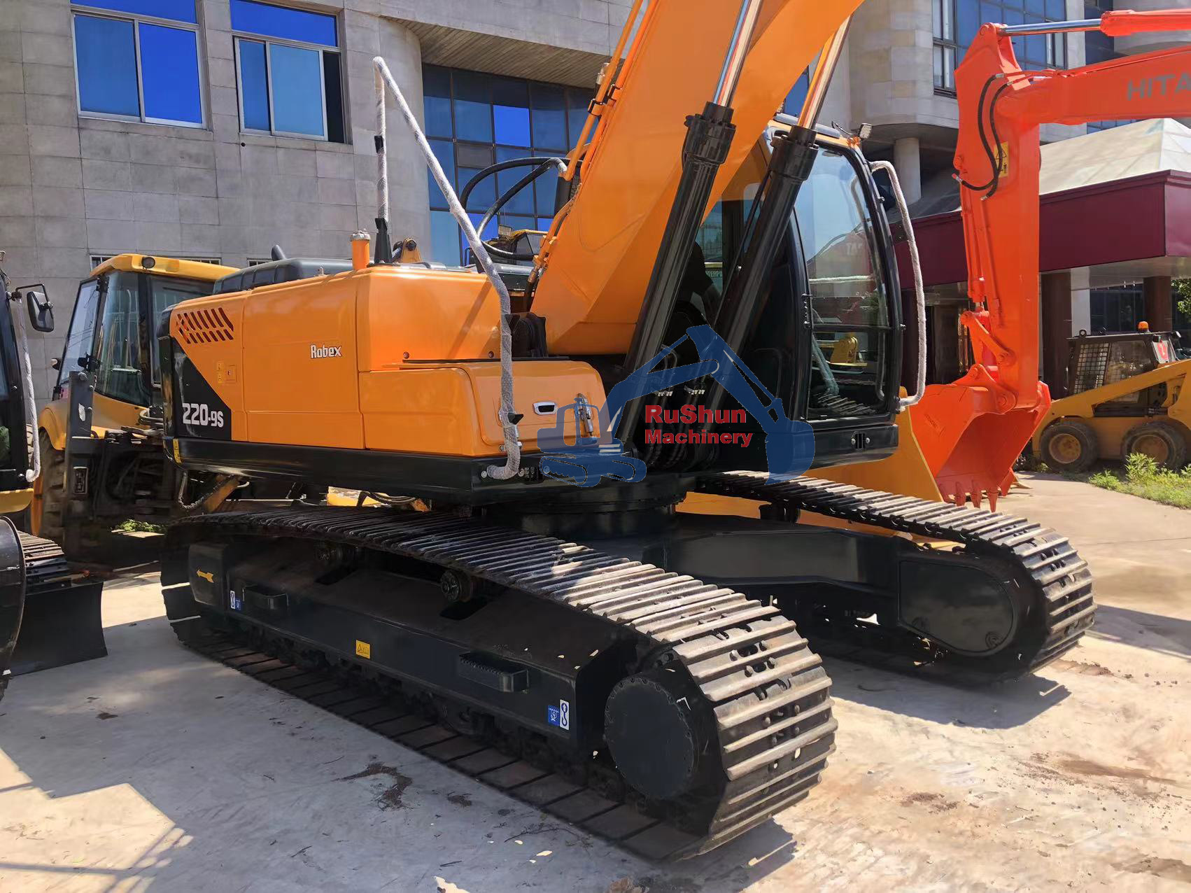 Used HYUNDAI R220 Excavator