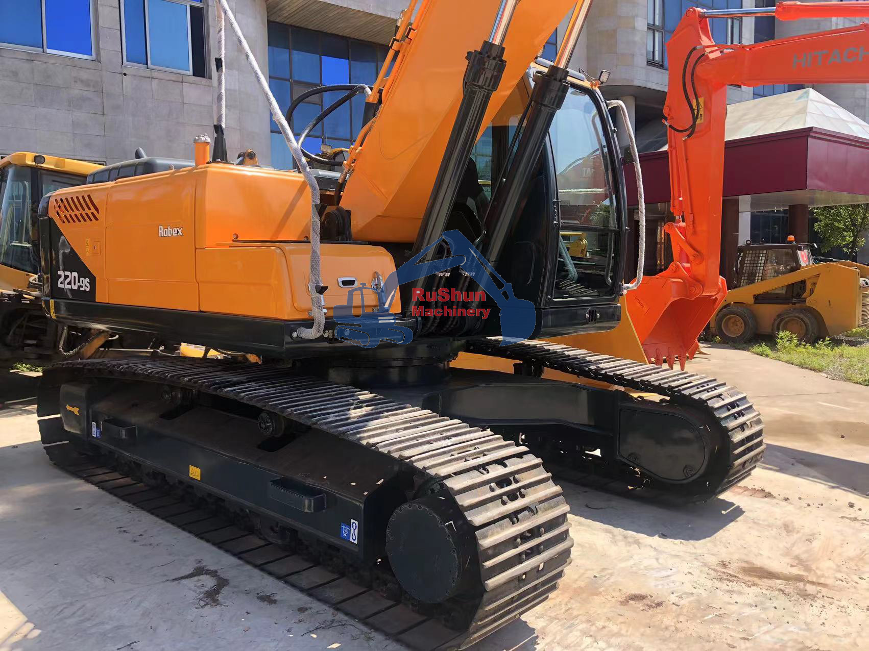Used HYUNDAI R220 Excavator