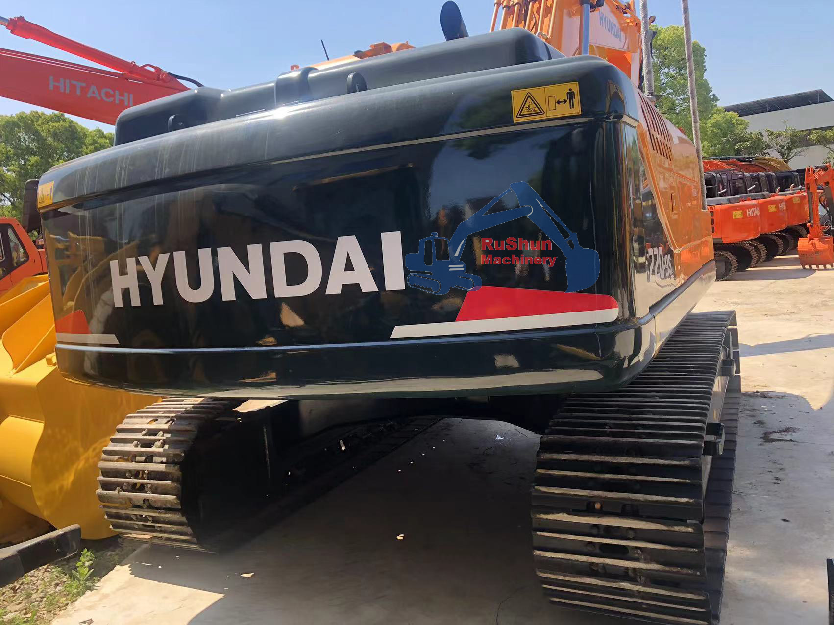 Used HYUNDAI R220 Excavator