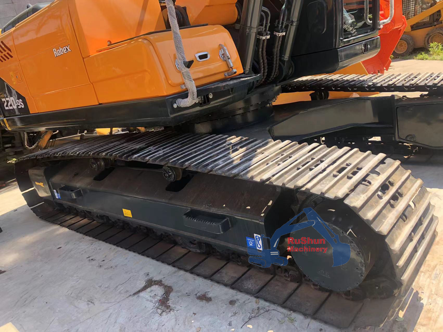 Used HYUNDAI R220 Excavator