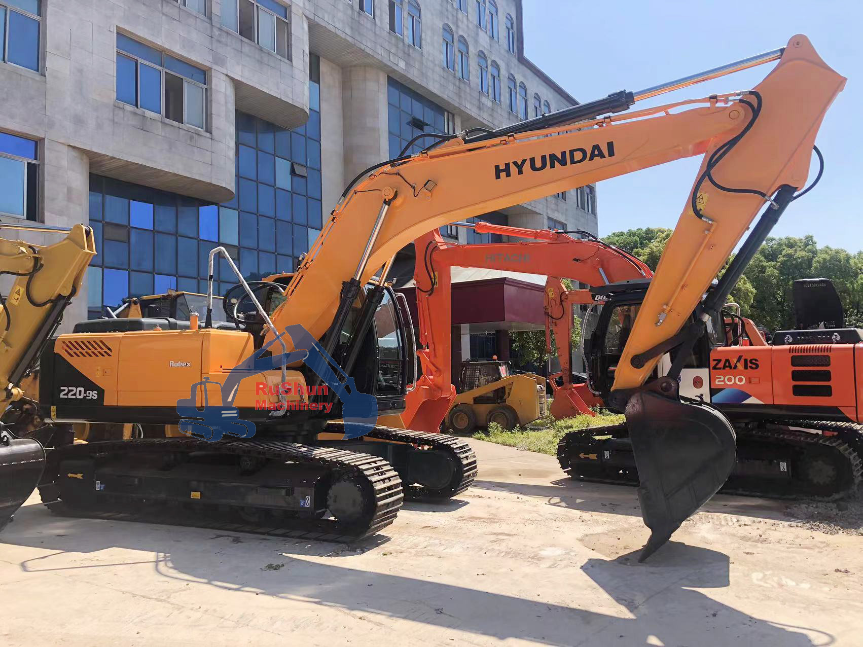 Used HYUNDAI R220 Excavator