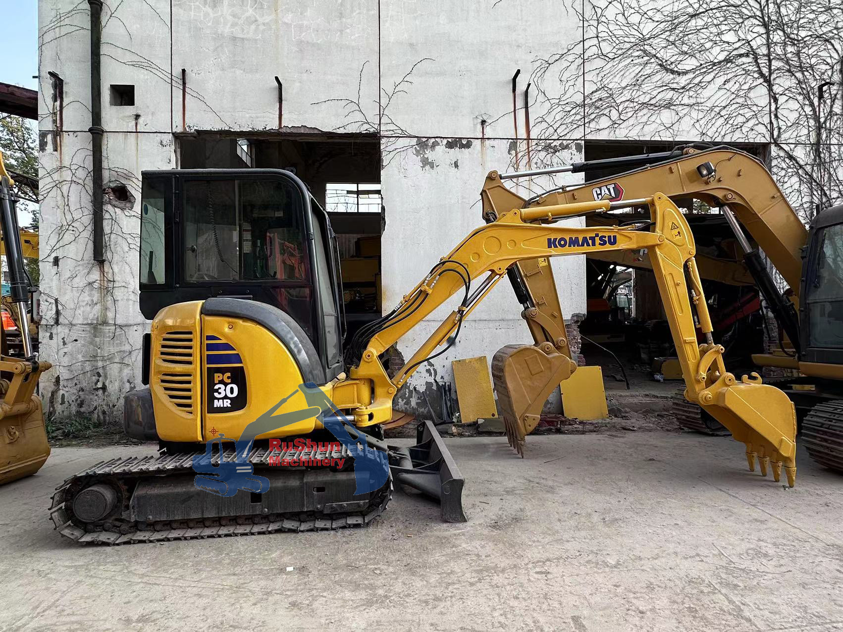 Used KOMATSU PC30 Excavator