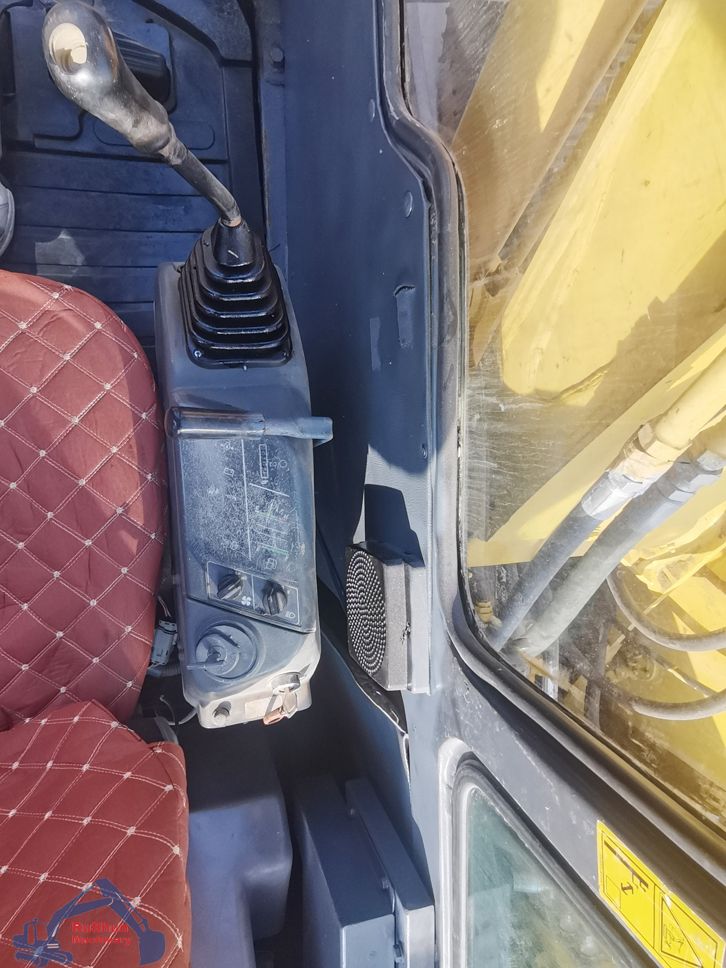 Used KOMATSU PC60 Excavator