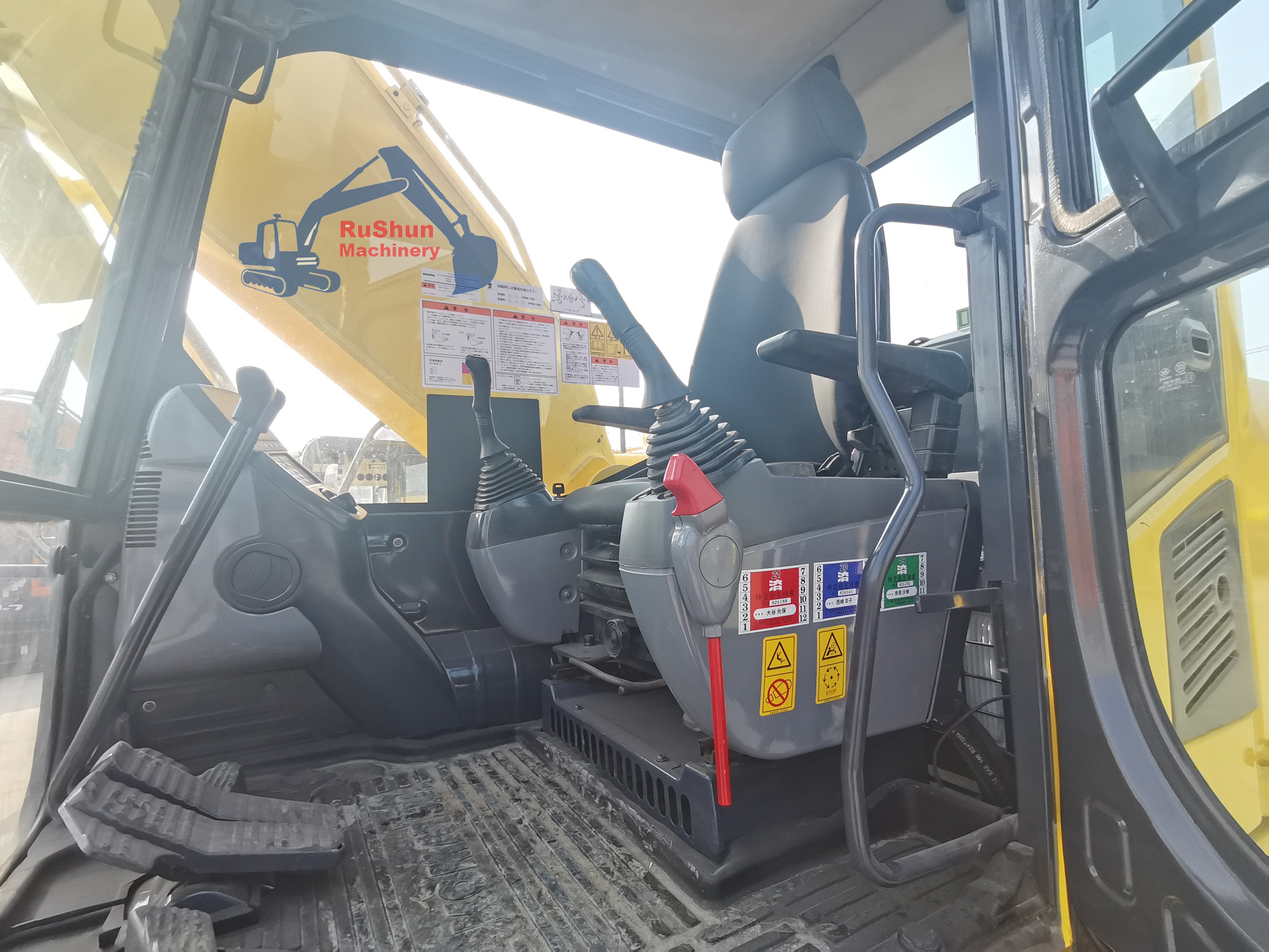 Used KOMATSU PC200-8 Excavator