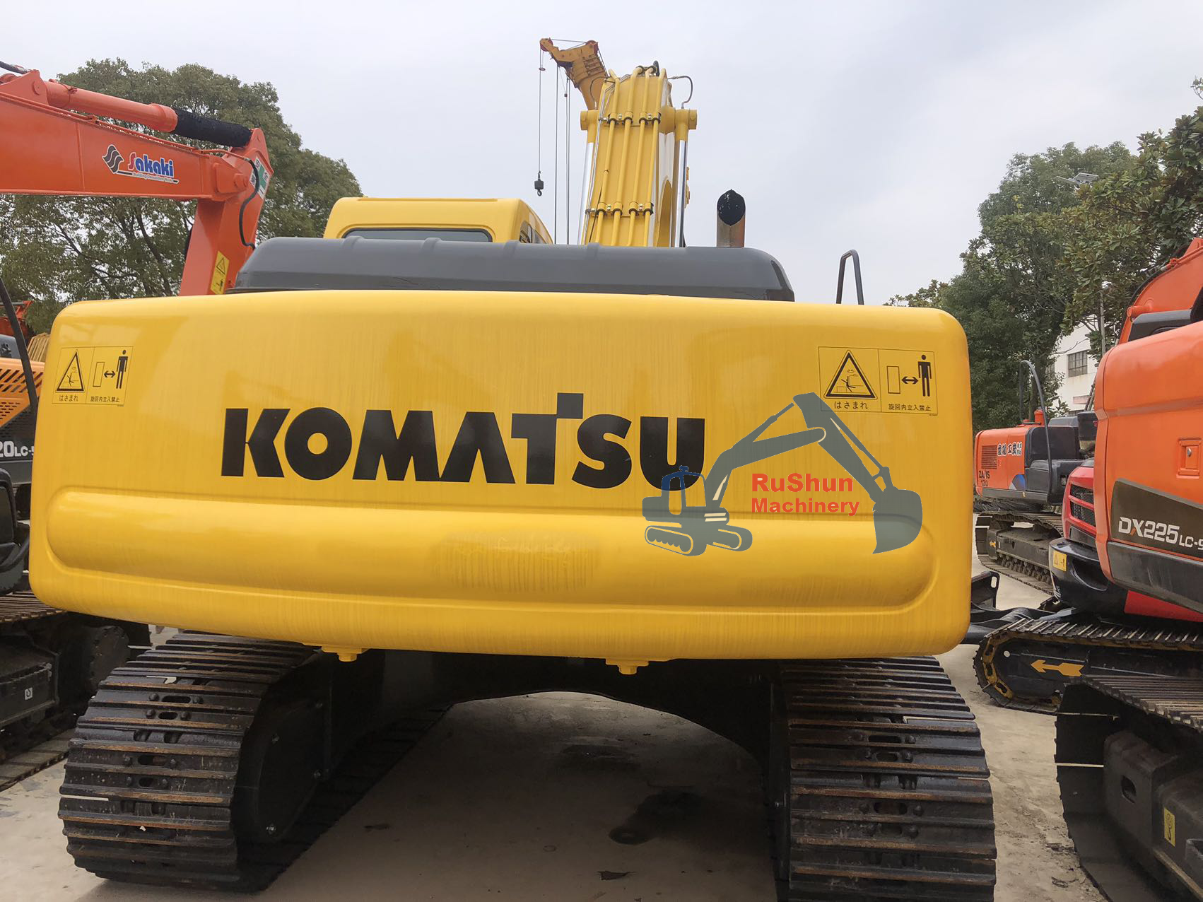 Used KOMATSU PC220-6 Excavator