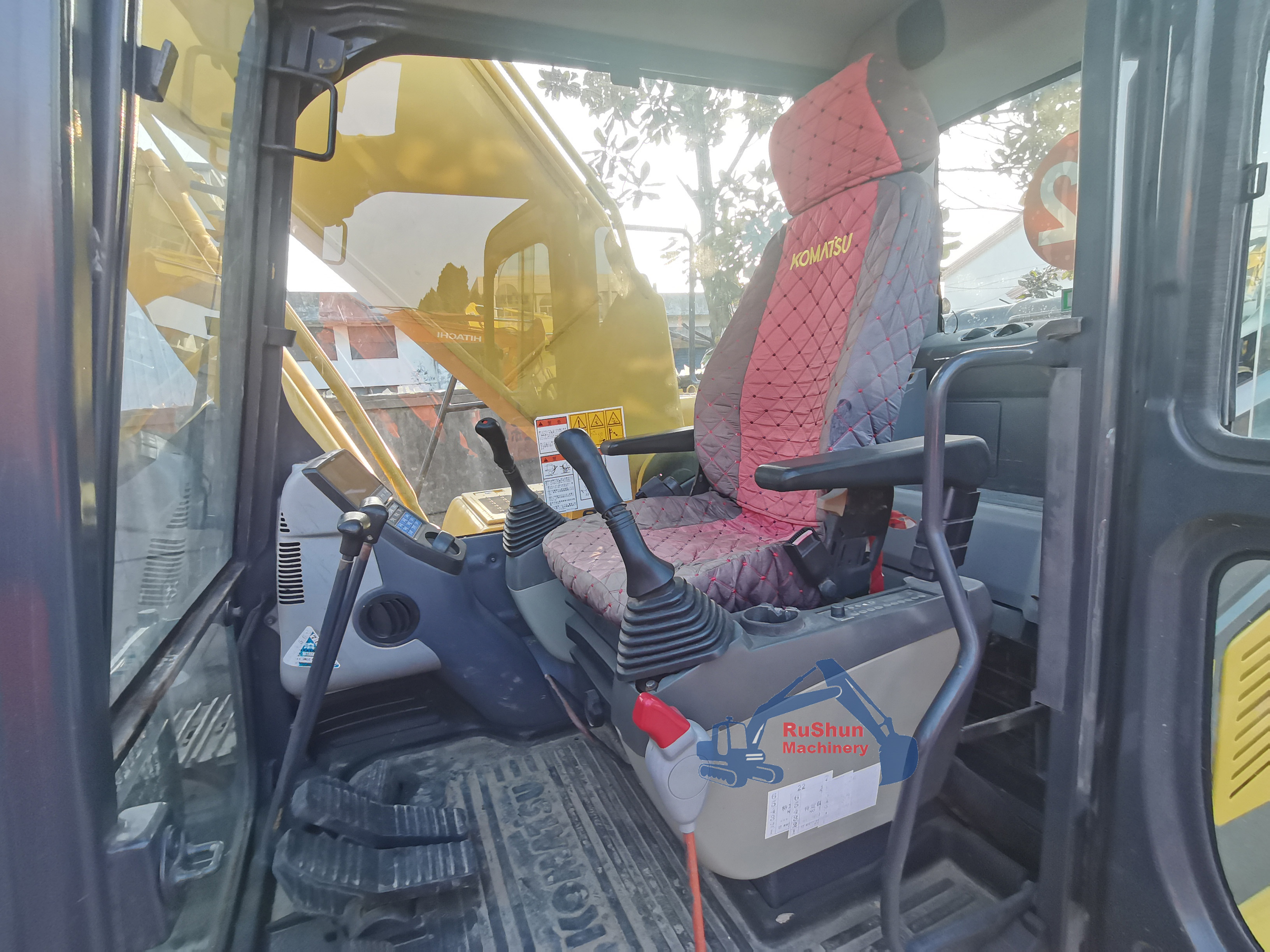 Used KOMATSU PC240LC-8 Excavator