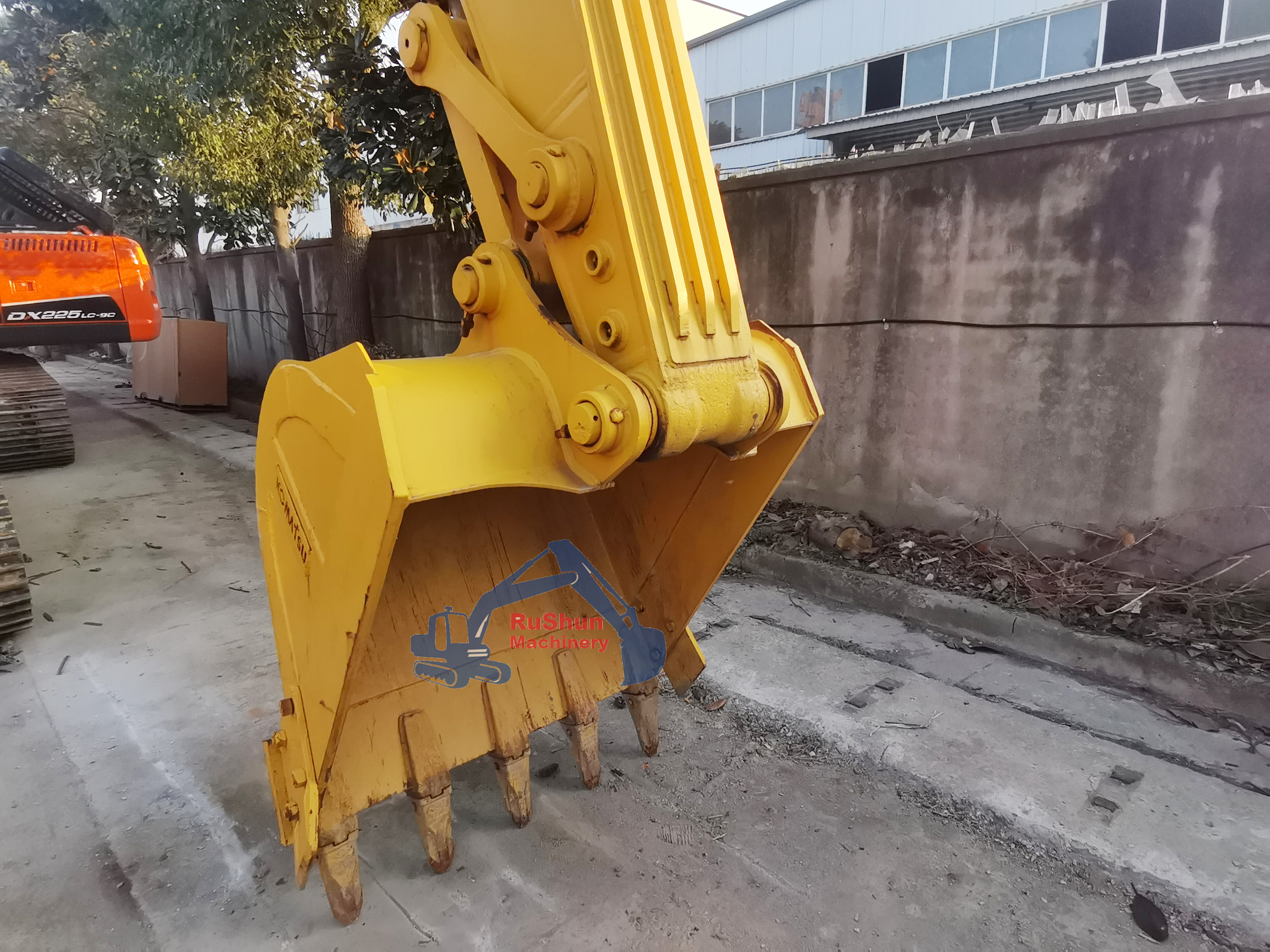 Used KOMATSU PC240LC-8 Excavator