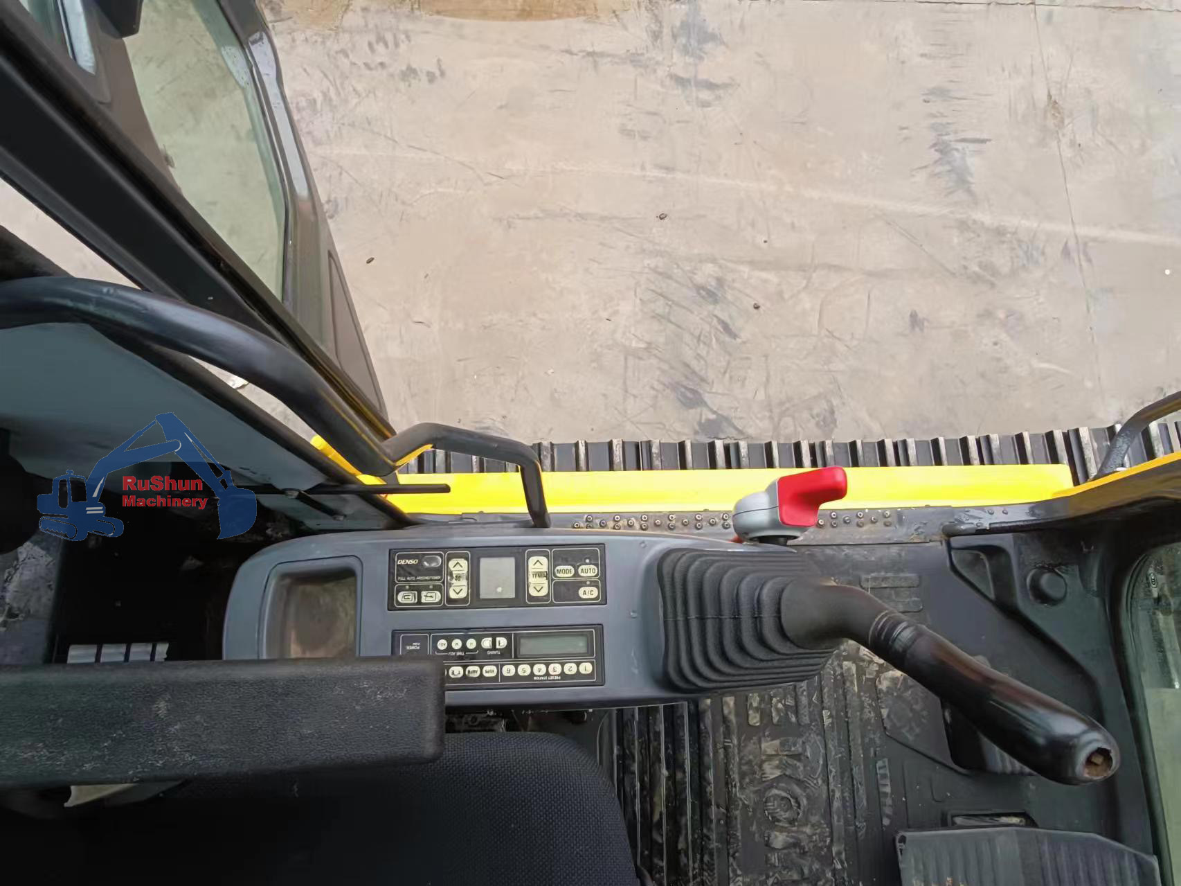 Used KOMATSU PC270-7 Excavator
