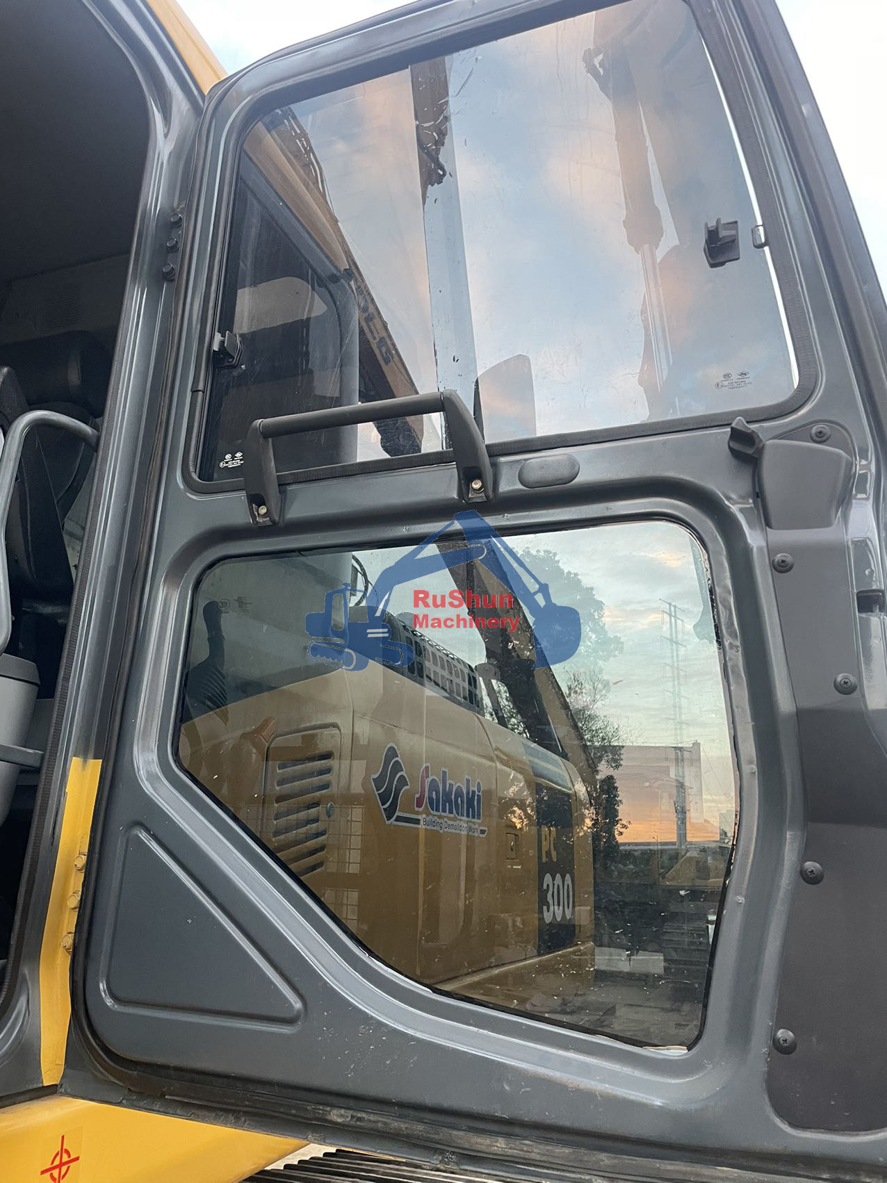 Used KOMATSU PC300-7 Excavator