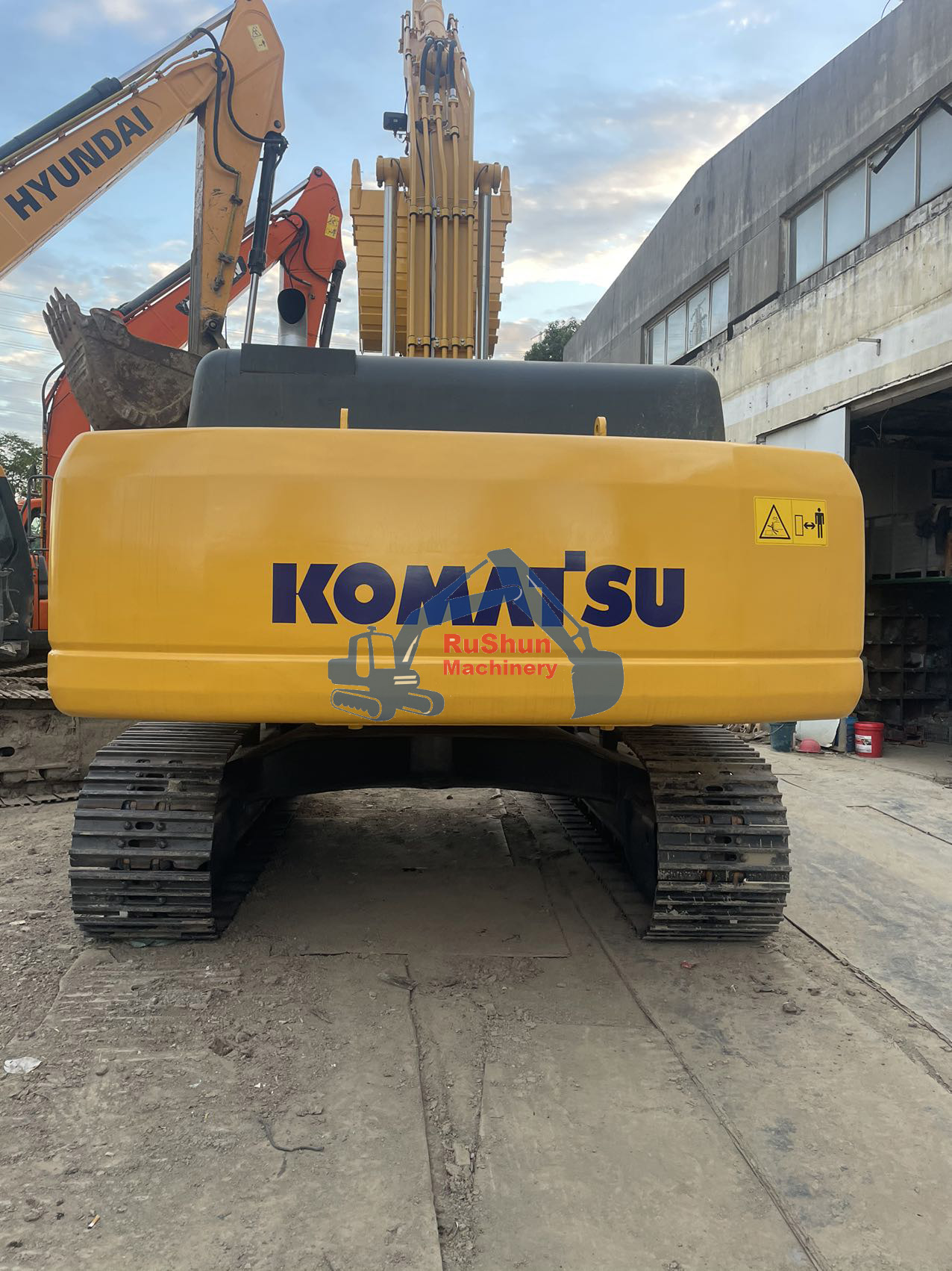 Used KOMATSU PC300-7 Excavator