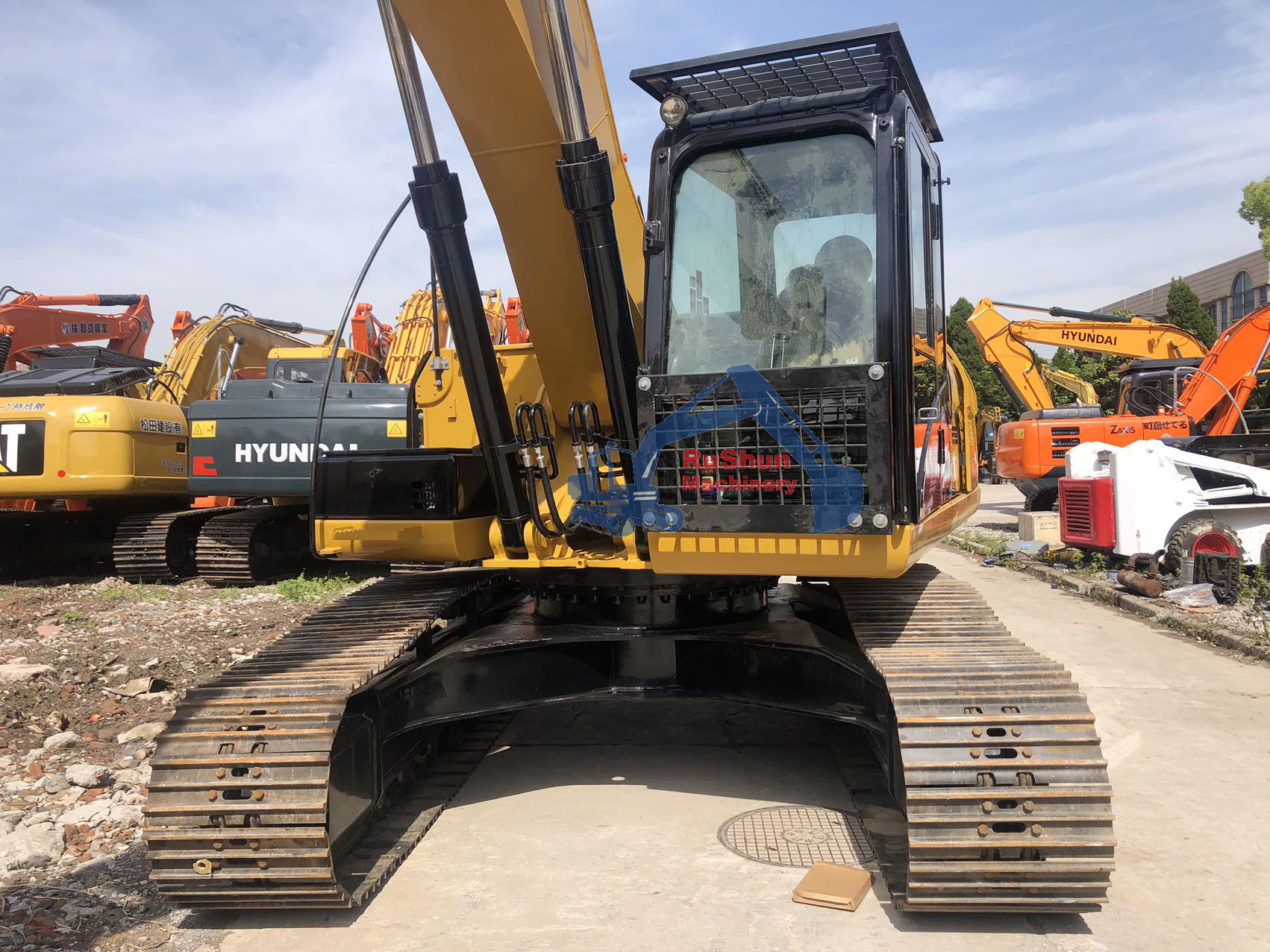 Used CAT 325D Excavator
