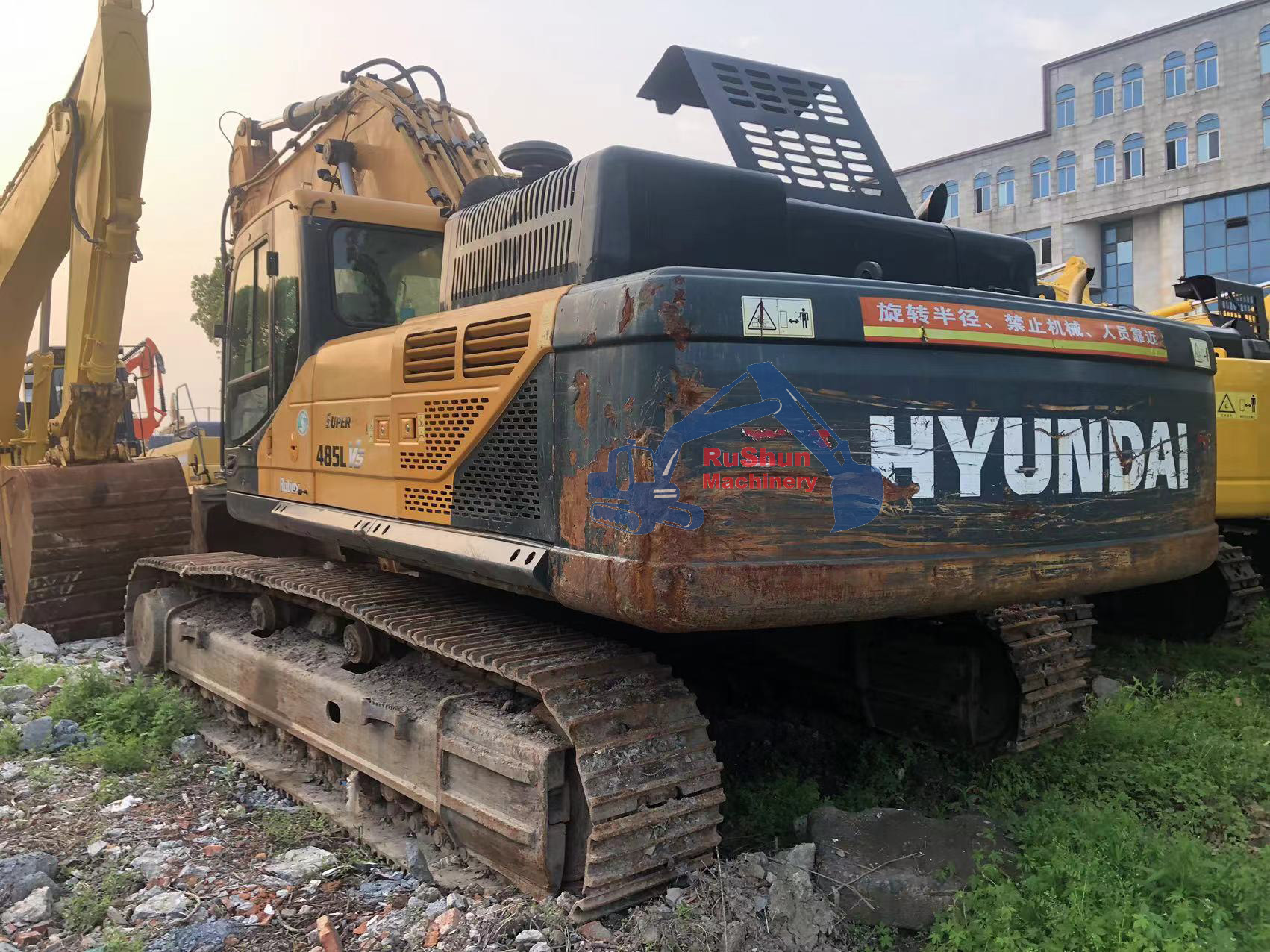 Used HYUNDAI R485 Excavator