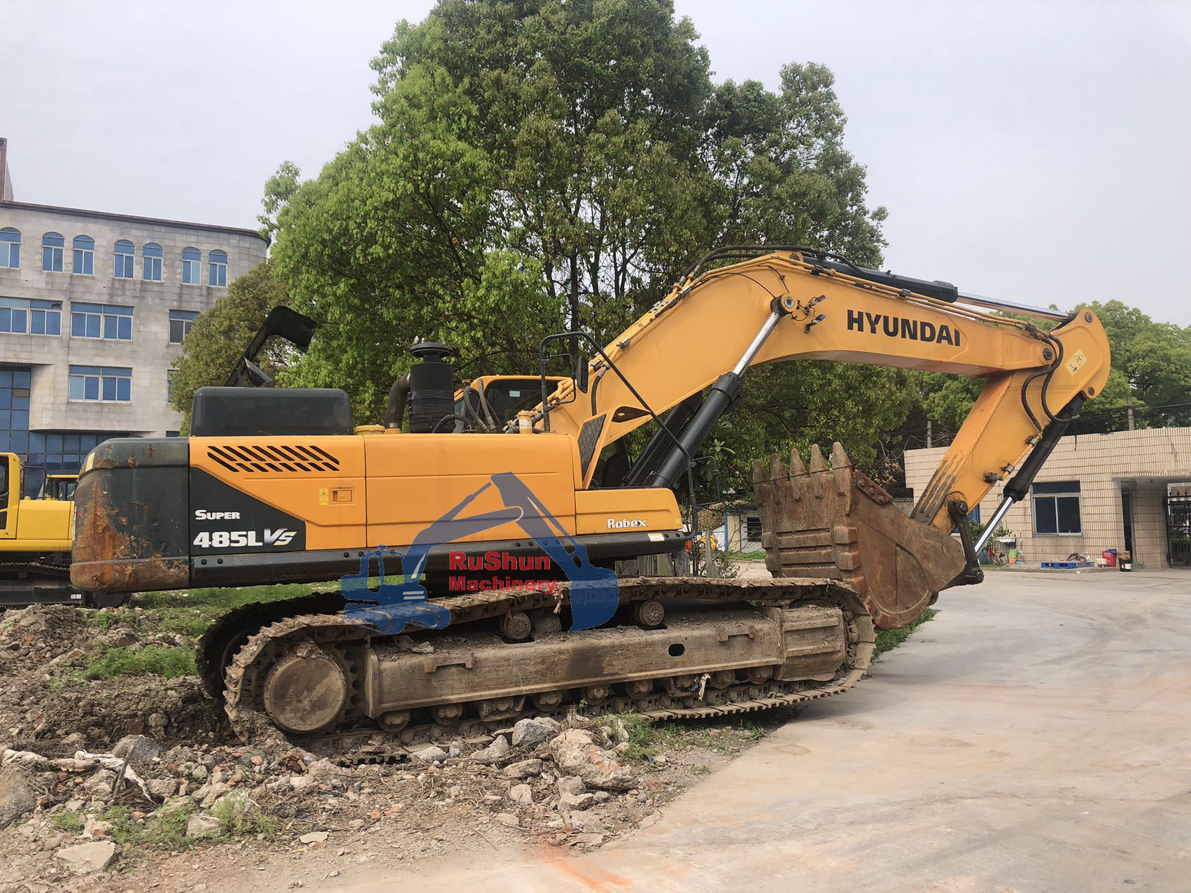 Used HYUNDAI R485 Excavator