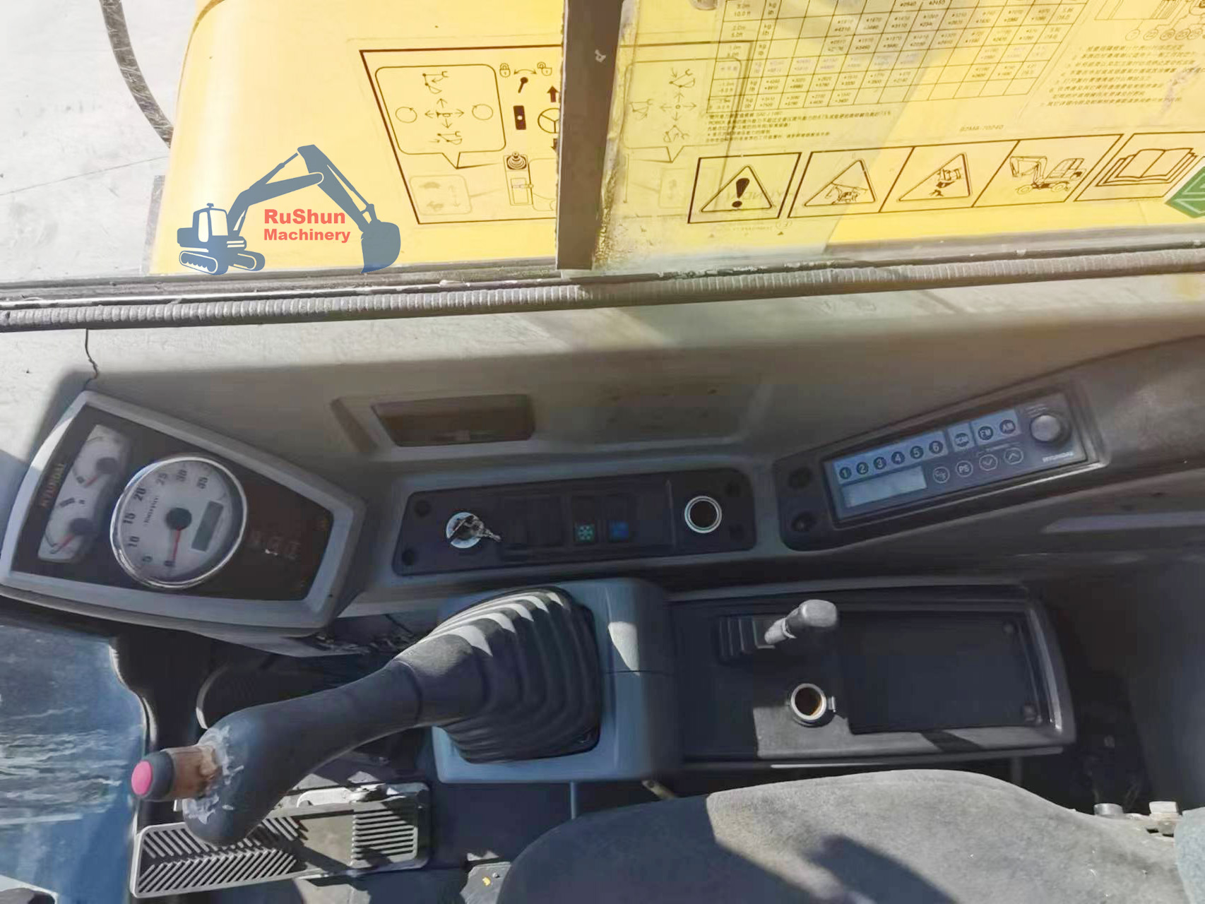 Used HYUNDAI R60WVS Excavator