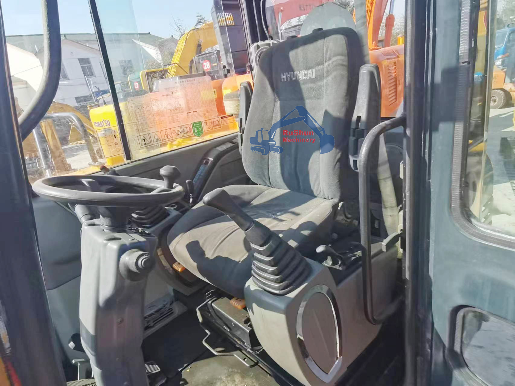 Used HYUNDAI R60WVS Excavator