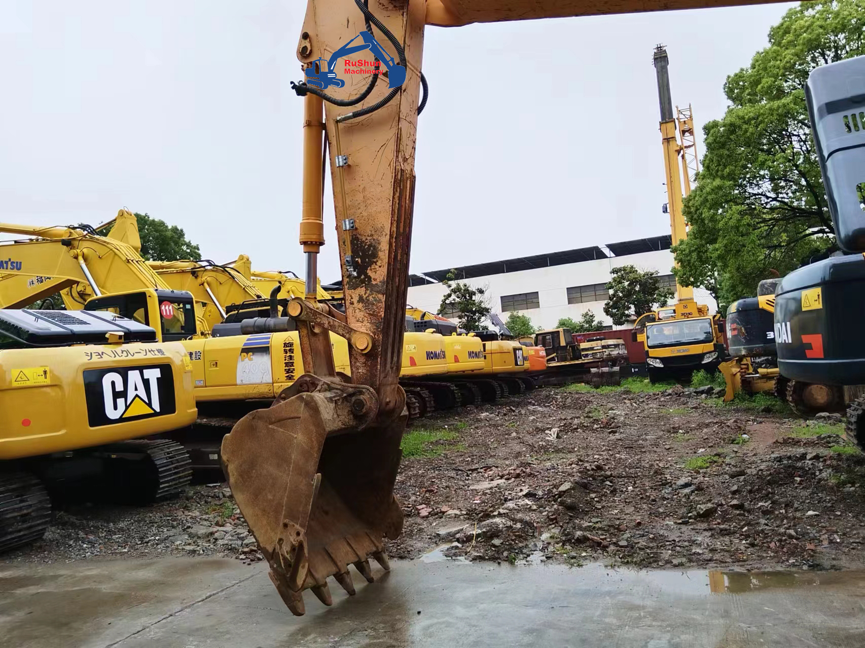 Used HYUNDAI 220-9 Excavator