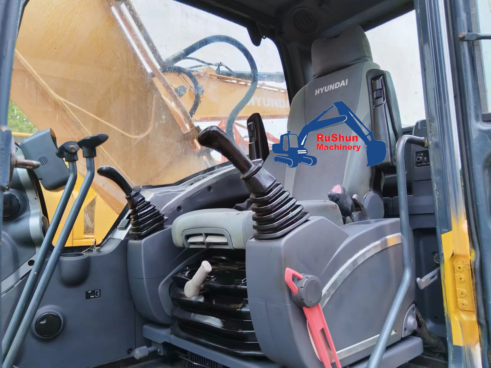 Used HYUNDAI 220-9 Excavator