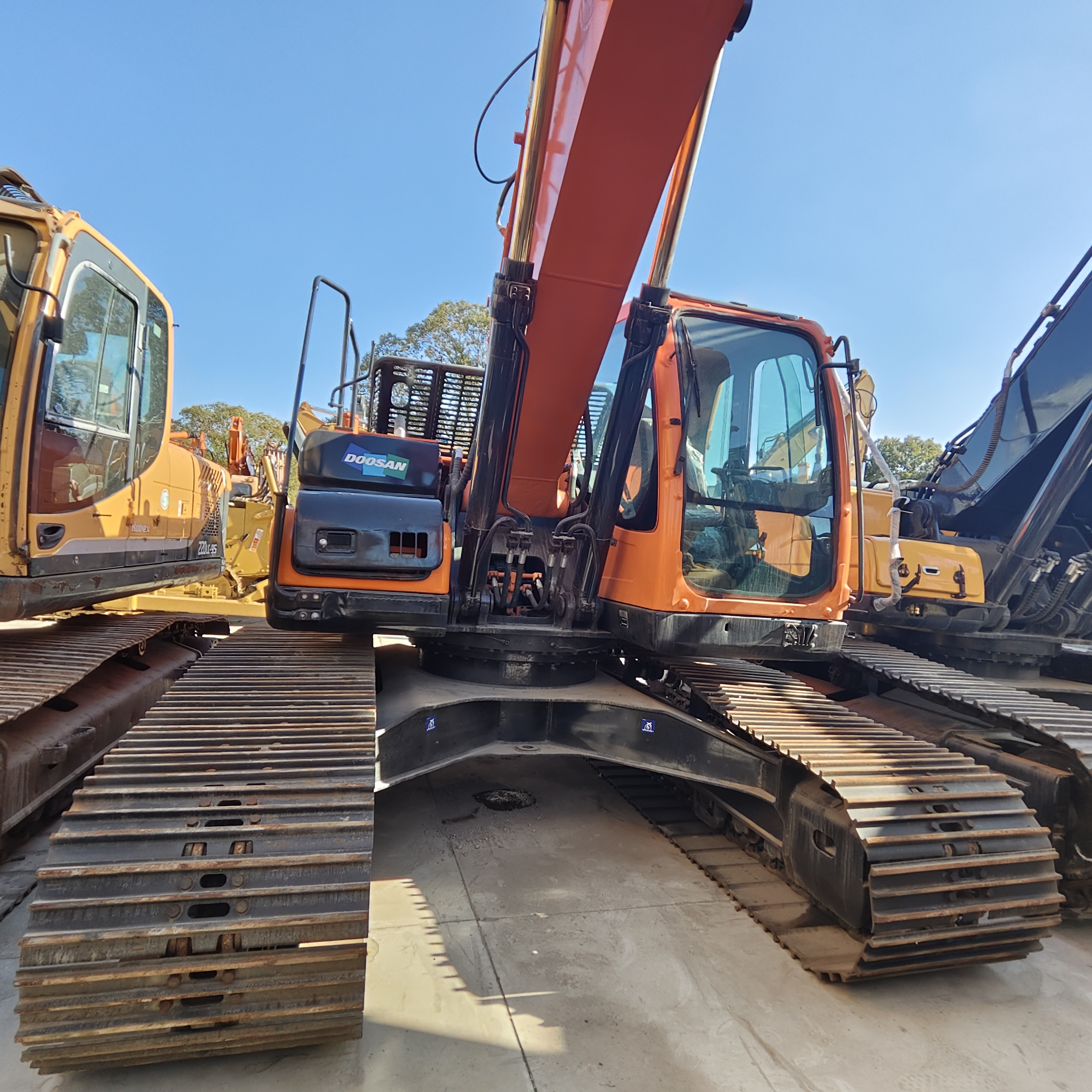 Used DOOSAN DX225LC-9 Excavator