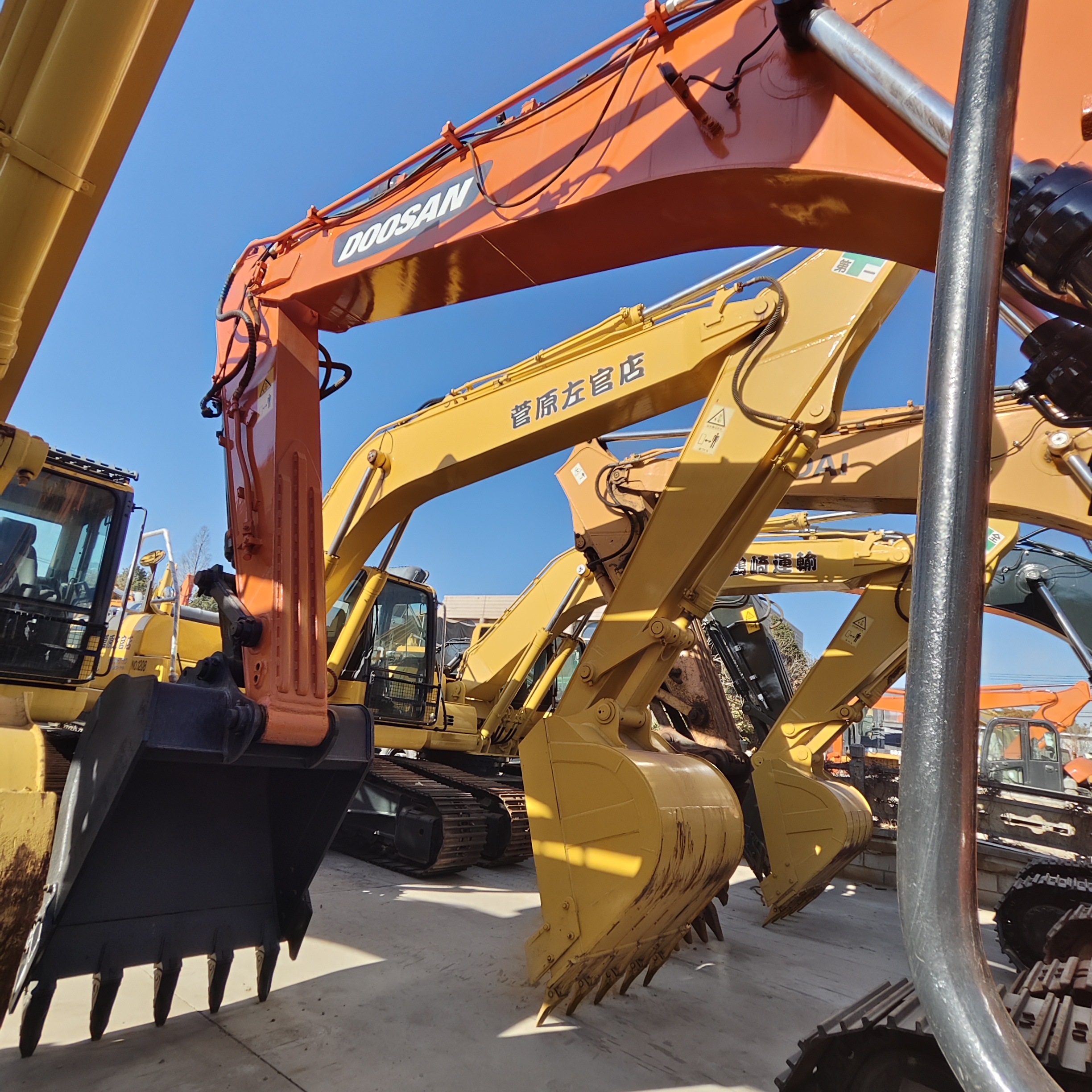 Used DOOSAN DX225LC-9 Excavator