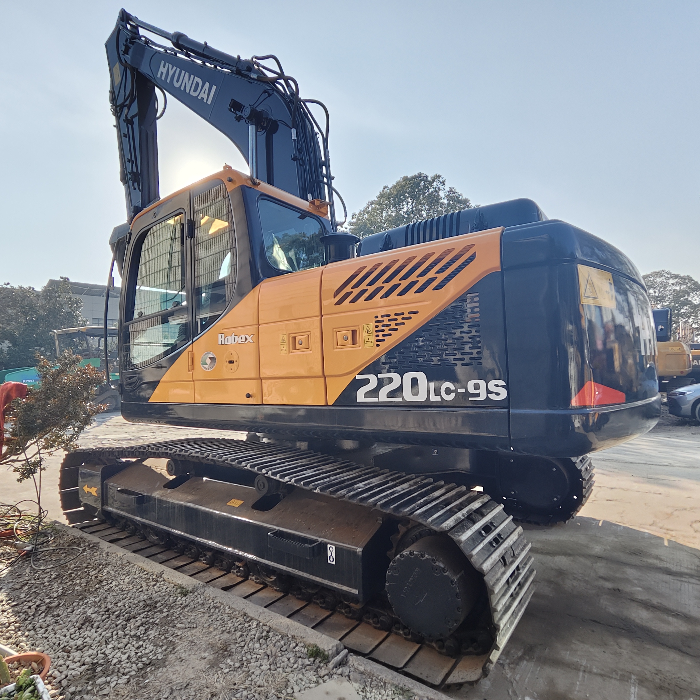 Used Hyundai 220LC-9s Excavator